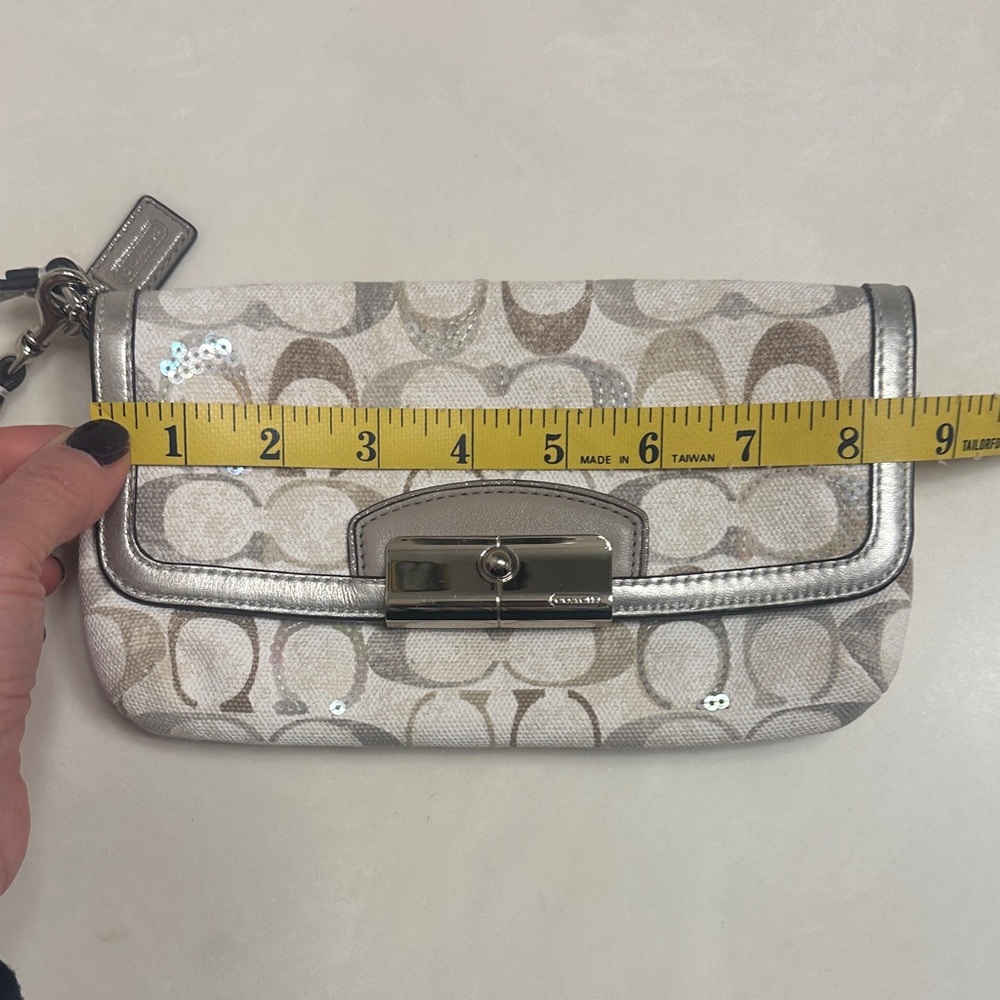 Coach wristlet purse. - Picture 5 of 9